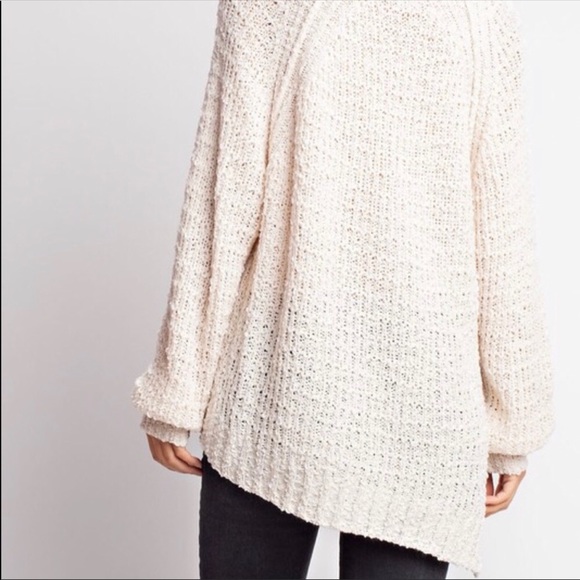 🔥Gorgeous & soft Ivory v-neck Sweater🔥 - Picture 3 of 5